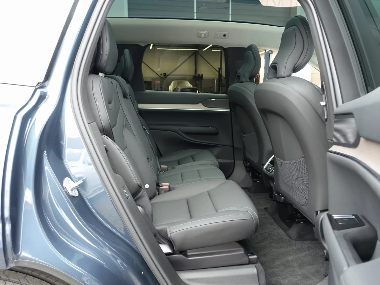 Volvo EX90 Twin Motor Executive Edition 7seats, снимка 16 - Автомобили и джипове - 55572864