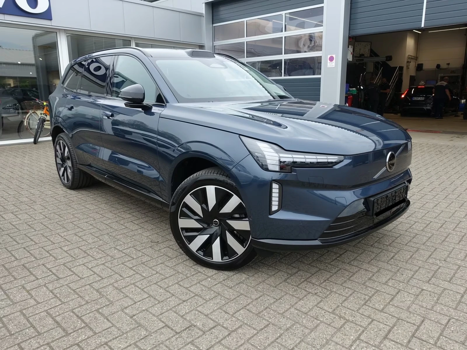 Volvo EX90 Twin Motor Executive Edition 7seats, снимка 3 - Автомобили и джипове - 55572864
