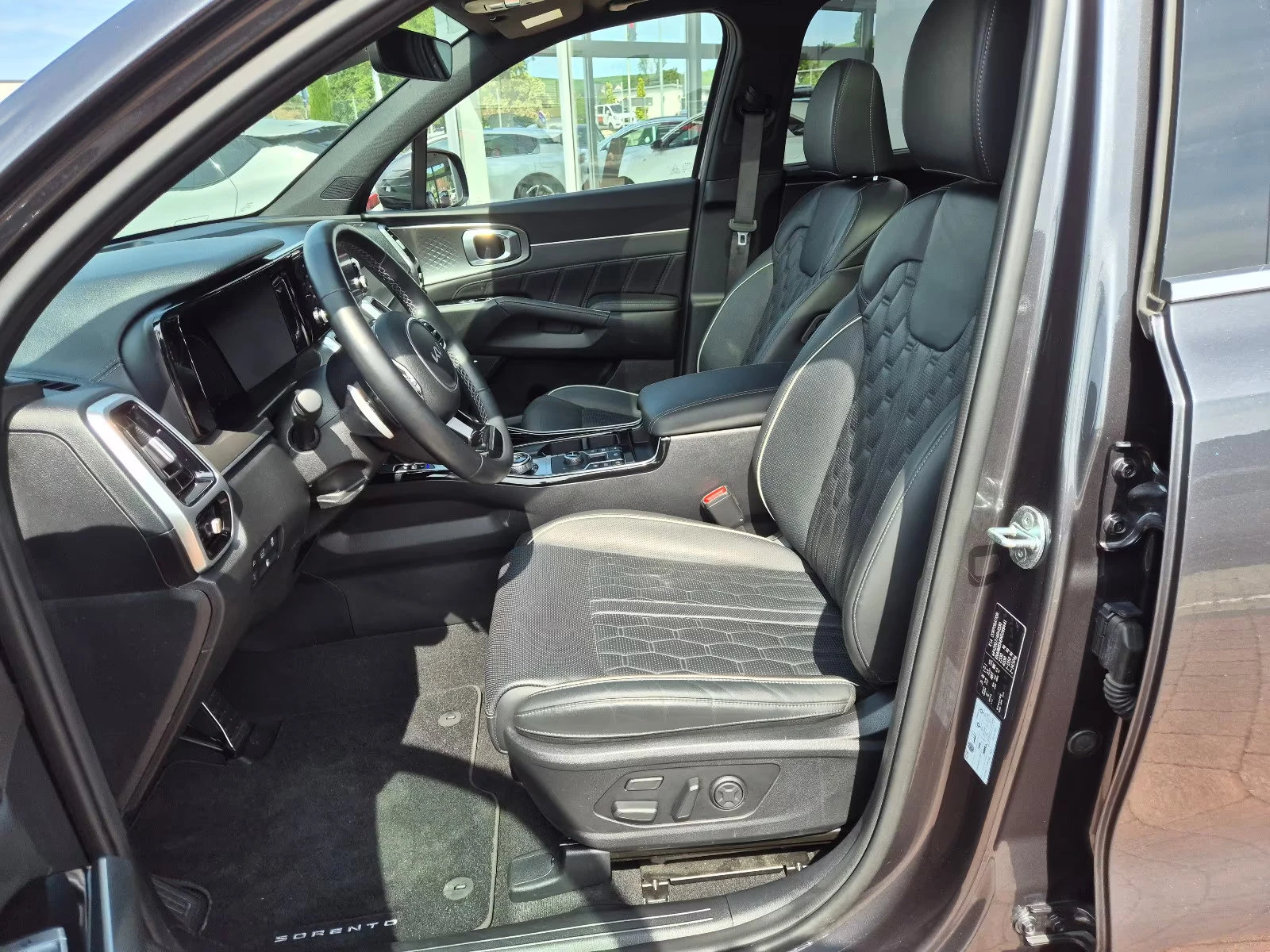 Kia Sorento PHEV/265HP/PLATINUM/4WD/PANO/360/HUD/BOSE/600q, снимка 5 - Автомобили и джипове - 55688976