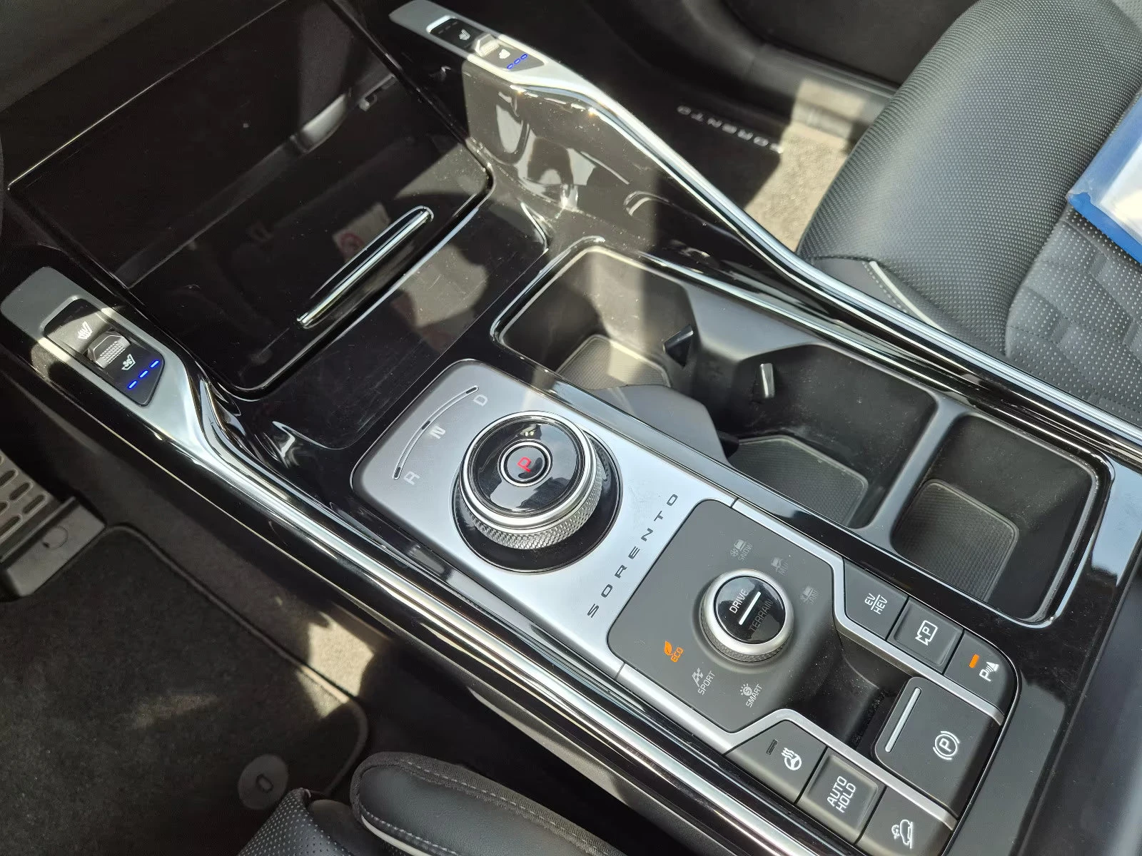 Kia Sorento PHEV/265HP/PLATINUM/4WD/PANO/360/HUD/BOSE/600q, снимка 11 - Автомобили и джипове - 55688976