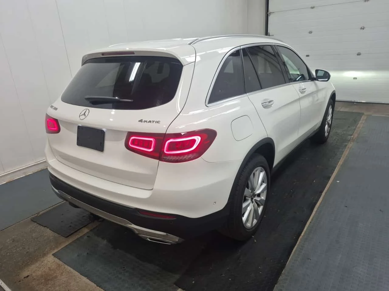 Mercedes-Benz GLC 300 | PANO| ПОДГРЕВИ| 360САМ| АМБИЕНТ| , снимка 3 - Автомобили и джипове - 56208572