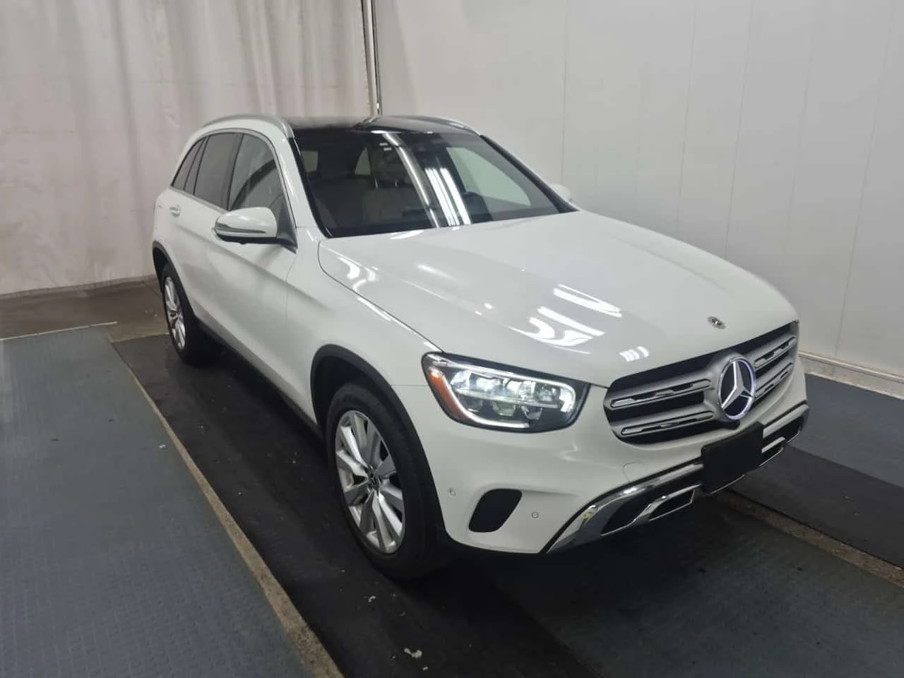 Mercedes-Benz GLC 300 | PANO| ПОДГРЕВИ| 360САМ| АМБИЕНТ| , снимка 2 - Автомобили и джипове - 56208572
