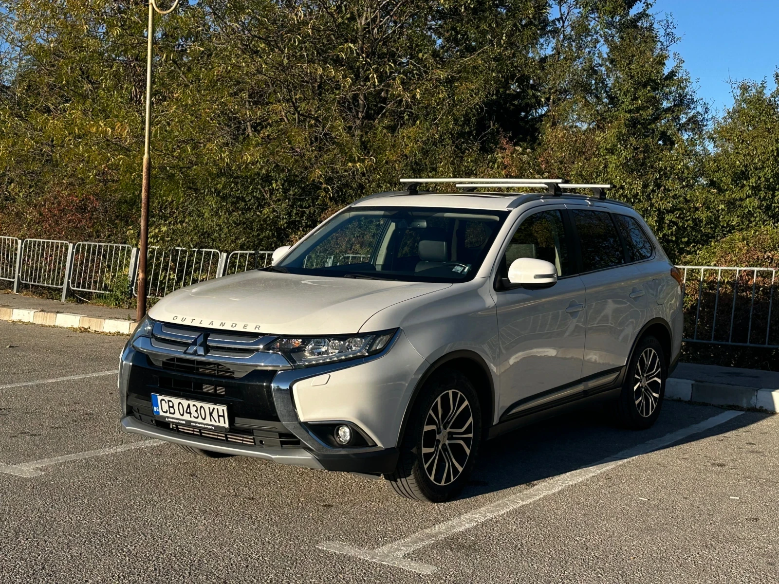 Mitsubishi Outlander, снимка 3 - Автомобили и джипове - 56350512