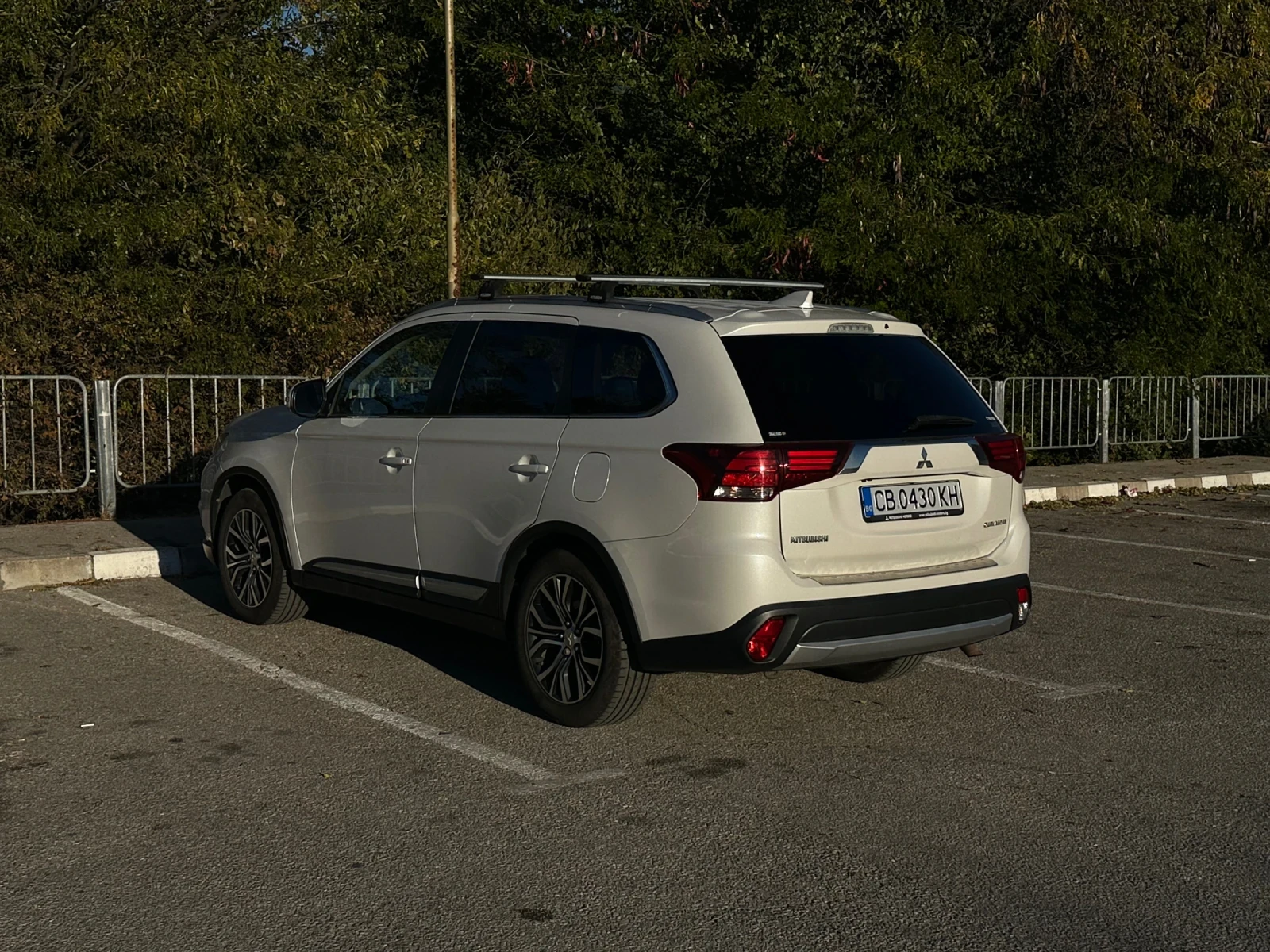 Mitsubishi Outlander, снимка 8 - Автомобили и джипове - 56350512