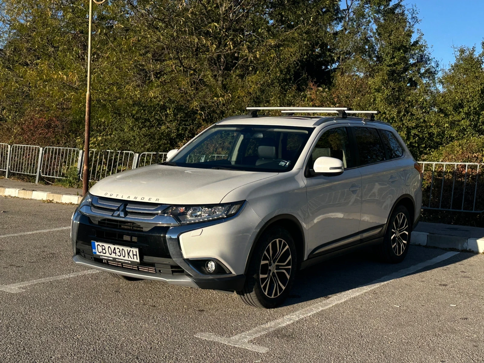 Mitsubishi Outlander, снимка 4 - Автомобили и джипове - 56350512