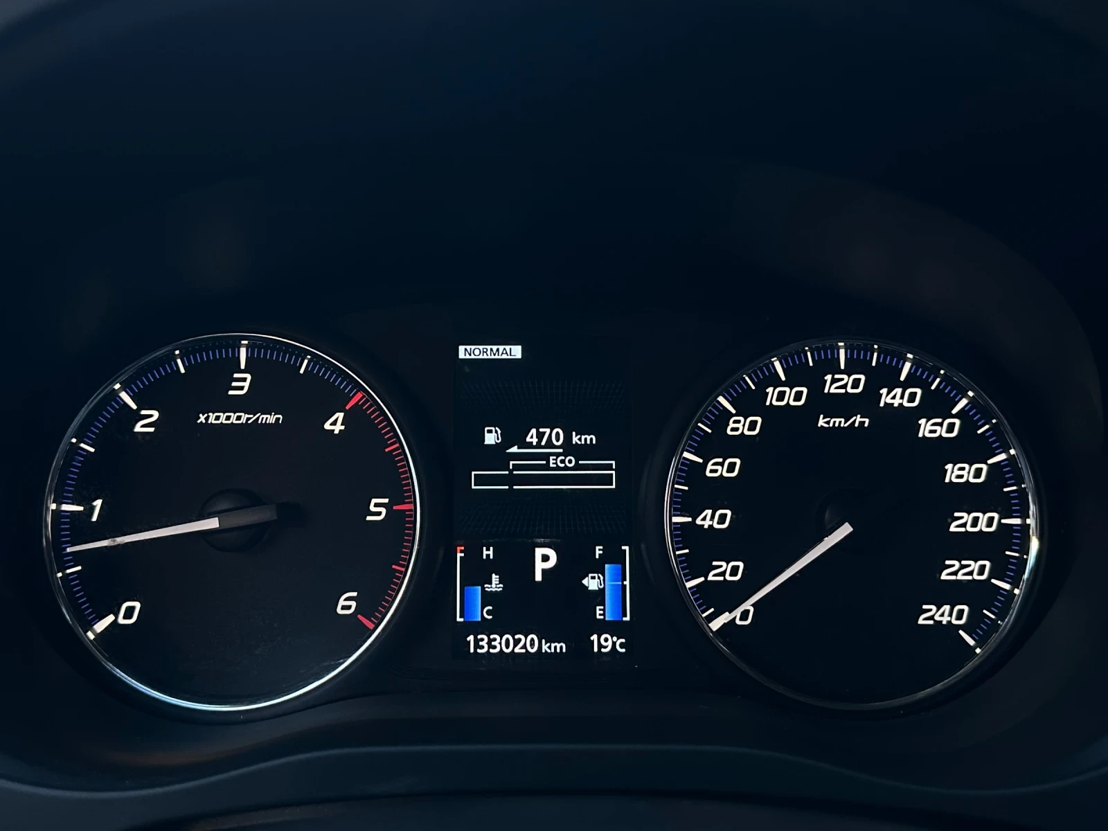 Mitsubishi Outlander, снимка 15 - Автомобили и джипове - 56350512