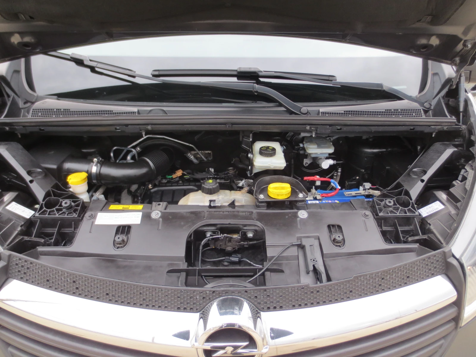 Renault Trafic 1.6 DCI * MAXI* 8+ 1, снимка 17 - Бусове и автобуси - 54056068