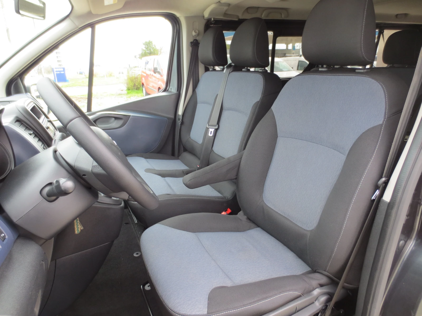 Renault Trafic 1.6 DCI * MAXI* 8+ 1, снимка 10 - Бусове и автобуси - 54056068