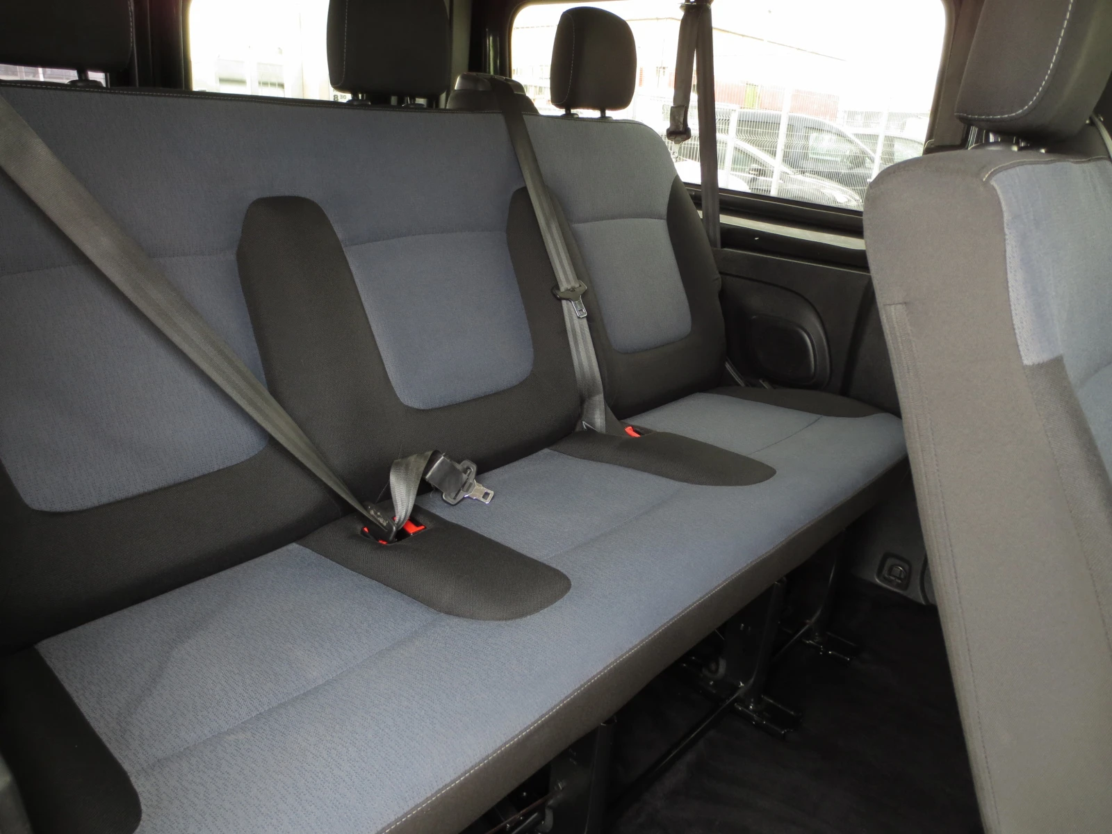 Renault Trafic 1.6 DCI * MAXI* 8+ 1, снимка 15 - Бусове и автобуси - 54056068