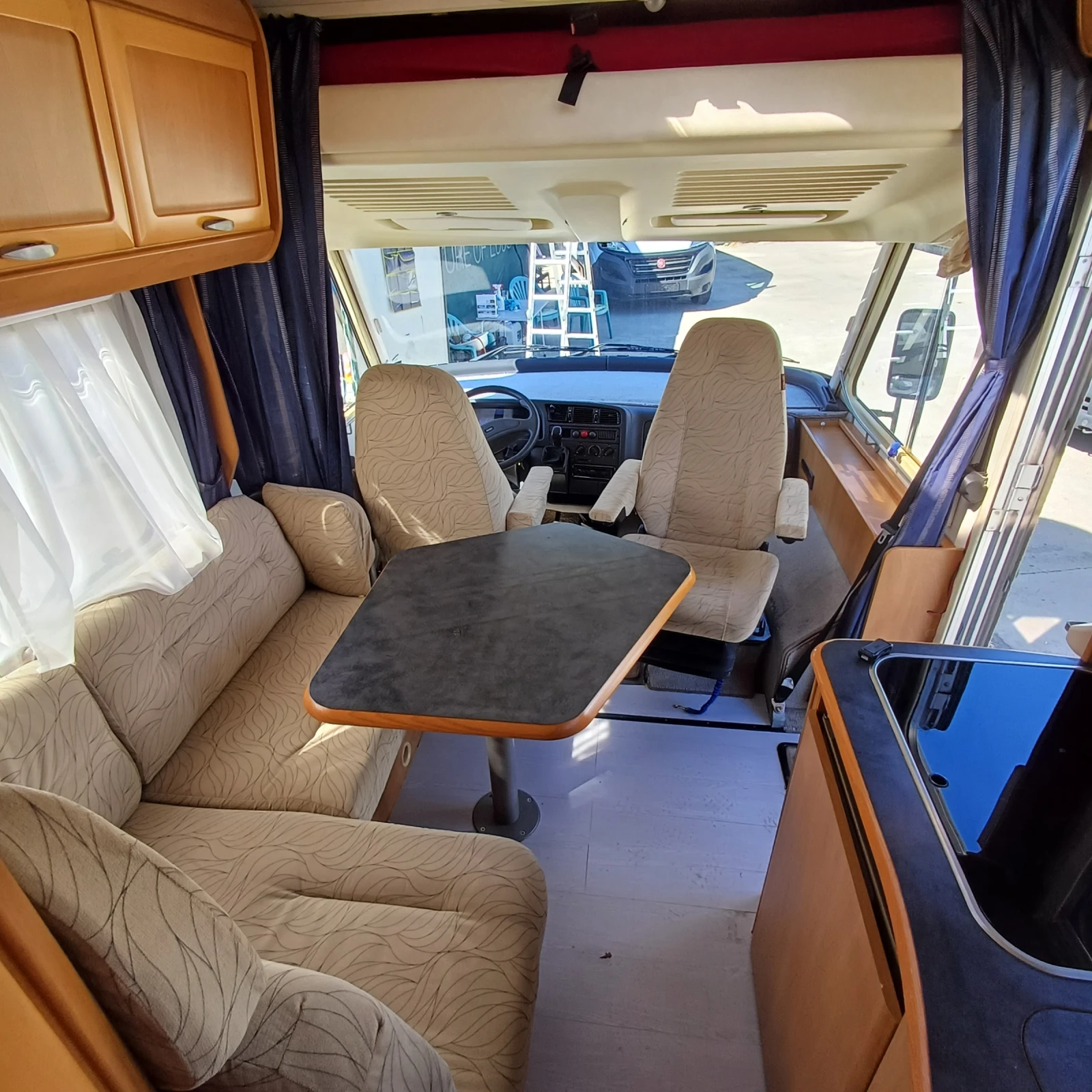 Кемпер HYMER / ERIBA В 524, снимка 9 - Каравани и кемпери - 56337698