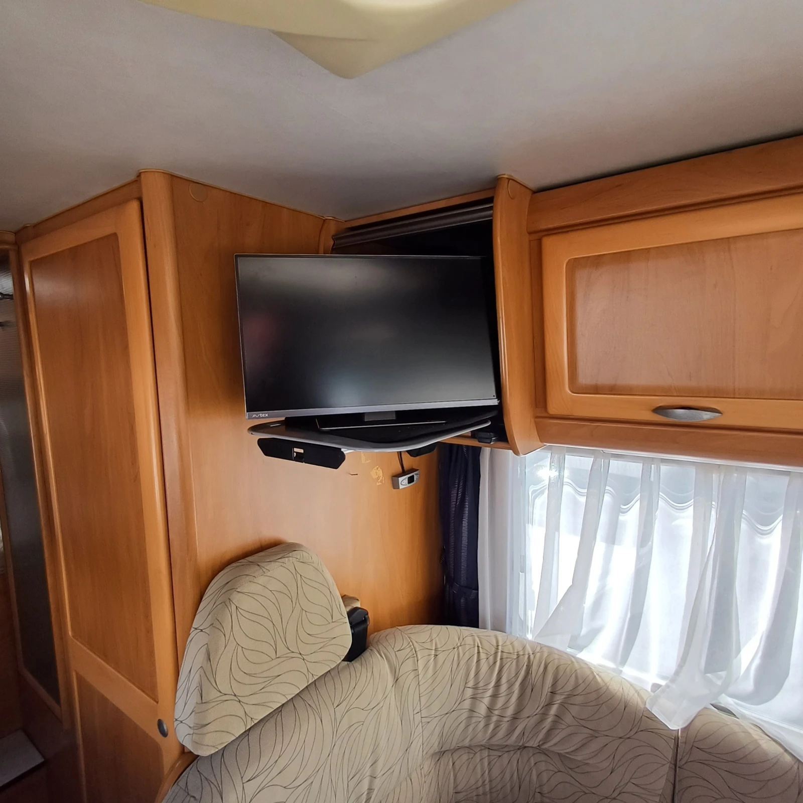 Кемпер HYMER / ERIBA В 524, снимка 8 - Каравани и кемпери - 56337698