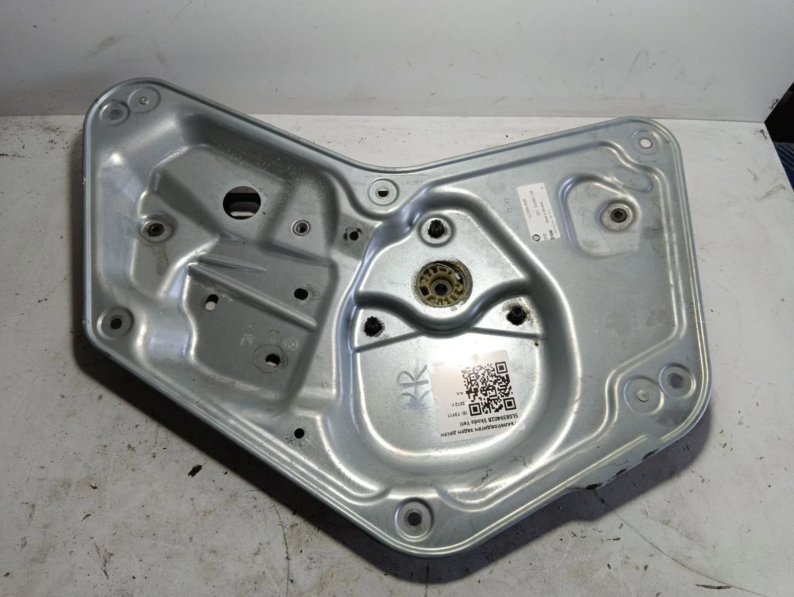 стъклоповдигач заден десен 5L0839402B Skoda Yeti