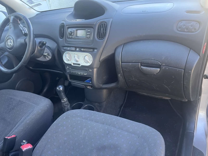 Toyota Yaris verso, снимка 6 - Автомобили и джипове - 48094183