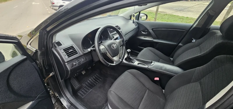 Toyota Avensis, снимка 12 - Автомобили и джипове - 52322163