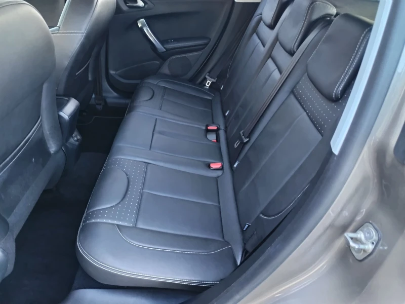 Peugeot 2008 PREMIUM AVTOMAT+ КОЖЕН САЛОН+ СЕРВИЗНА КНИЖКА, снимка 11 - Автомобили и джипове - 52776238