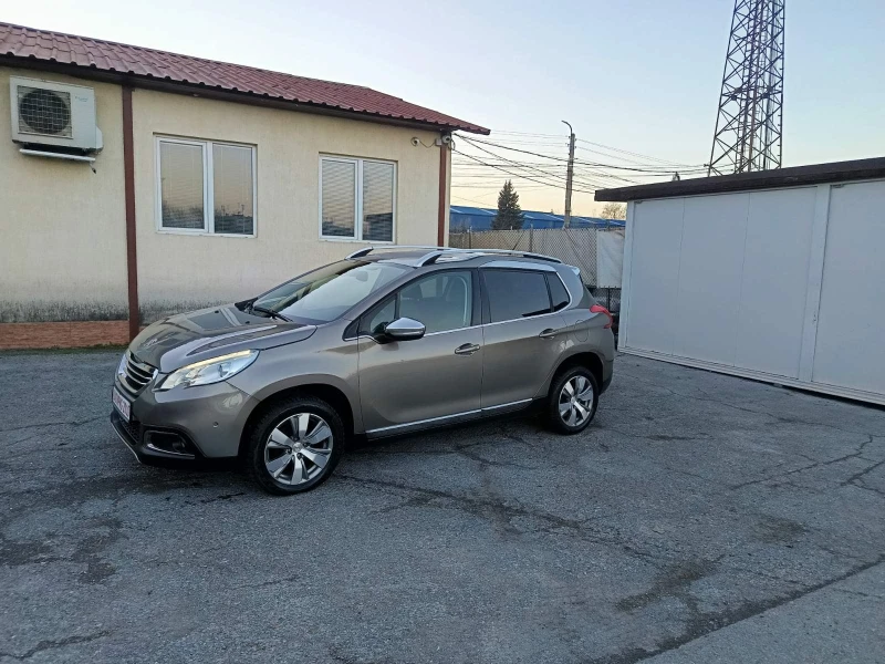Peugeot 2008 PREMIUM AVTOMAT+ КОЖЕН САЛОН+ СЕРВИЗНА КНИЖКА, снимка 5 - Автомобили и джипове - 52776238