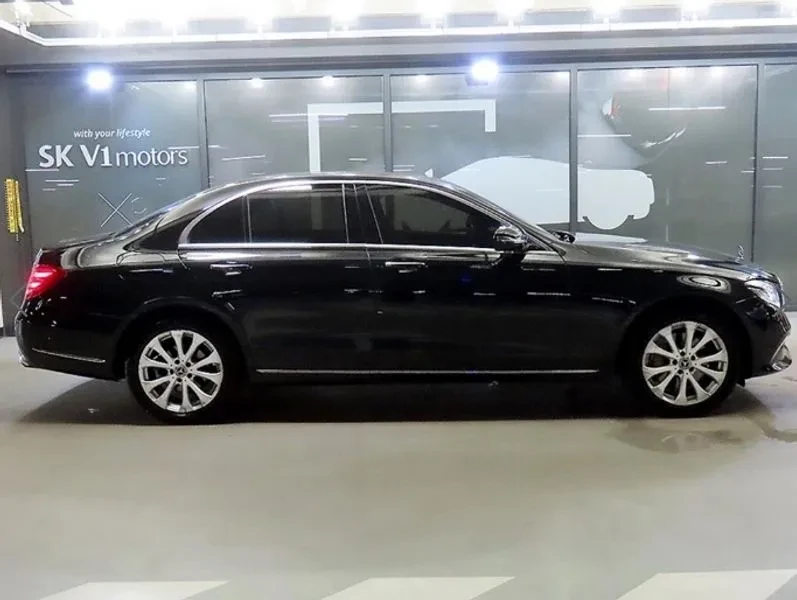 Mercedes-Benz E 300 4Matic Exclusive, снимка 3 - Автомобили и джипове - 55915221