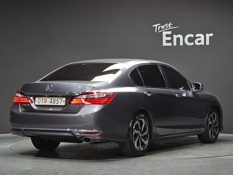 Honda Accord 2.4 - САМО 30% АВАНС, снимка 5 - Автомобили и джипове - 56219954