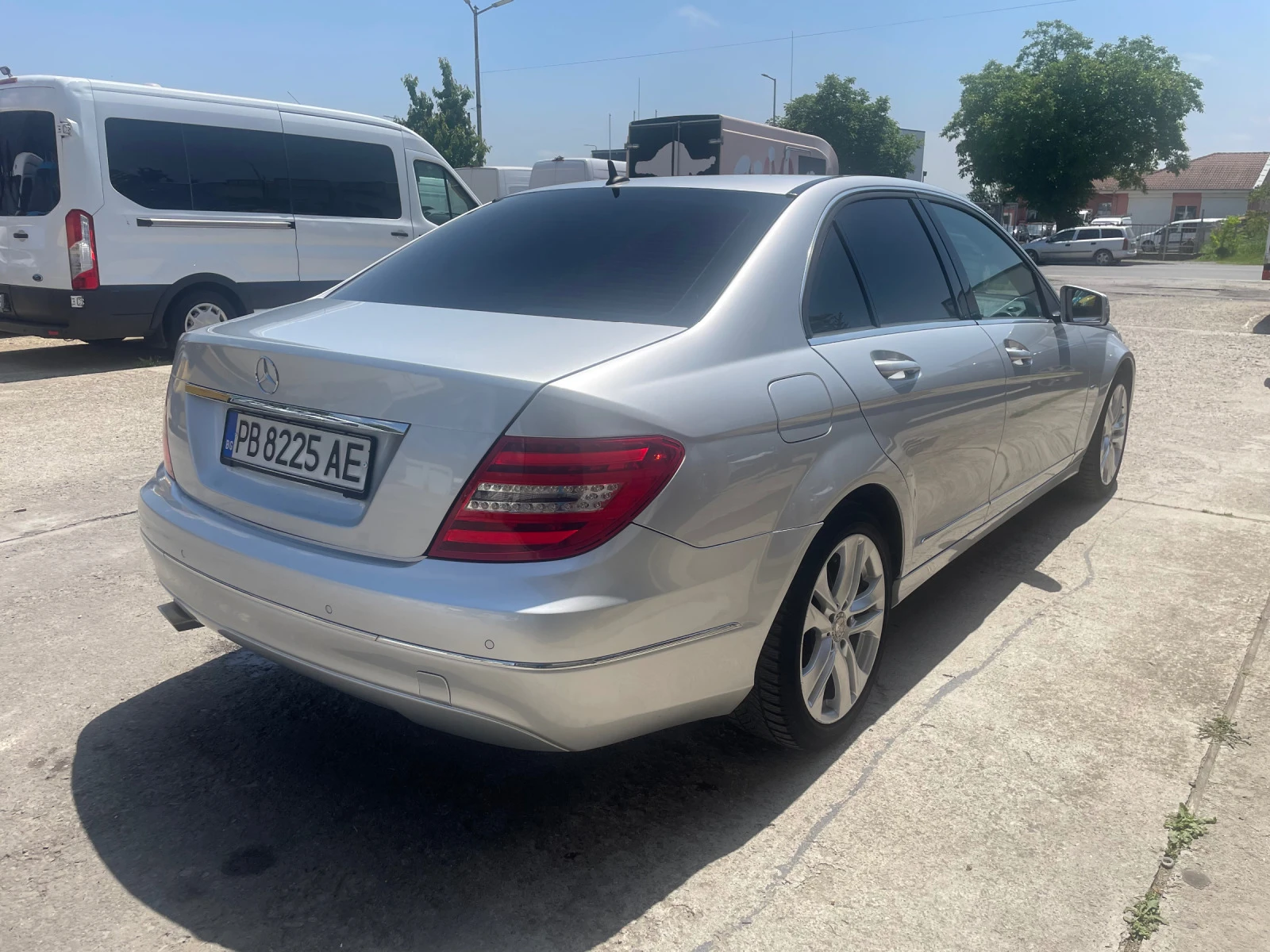 Mercedes-Benz C 220 AVANTGARDE/FACELIFT/NAVI/LED/1-ВИ СОБСТВЕНИК - изображение 4