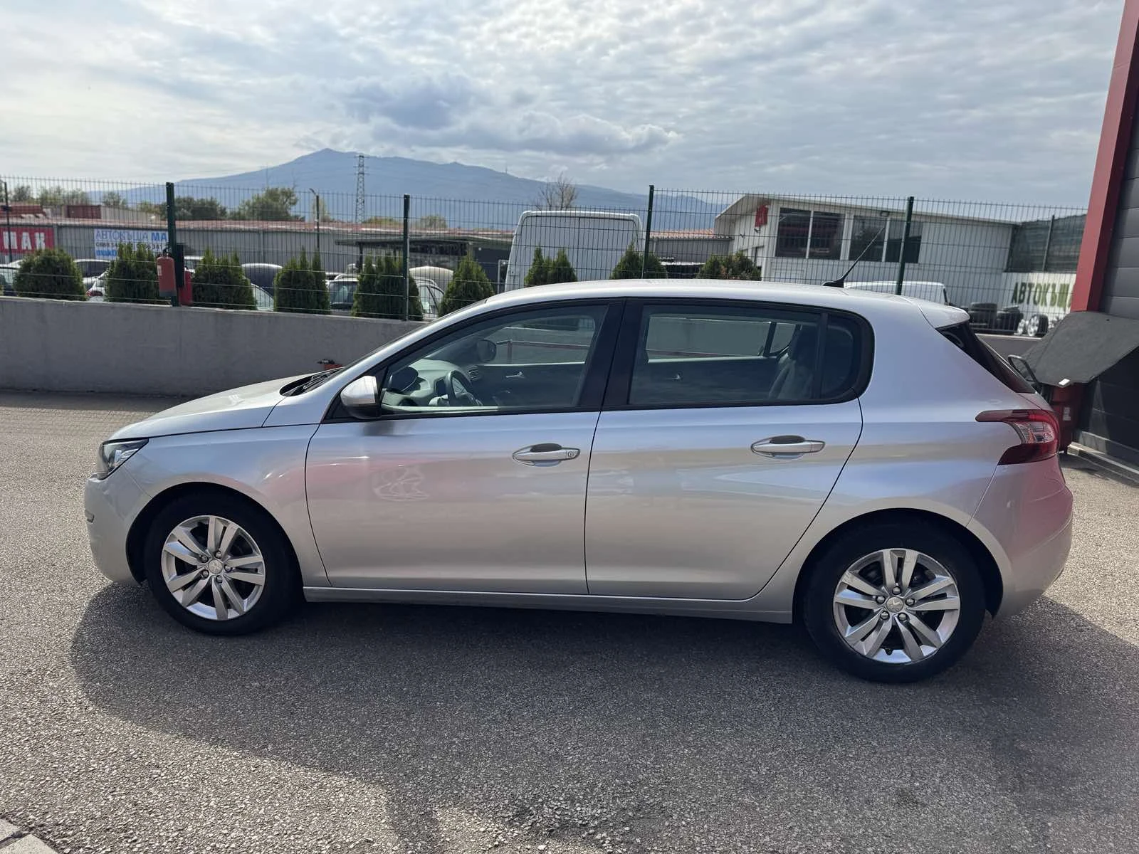 Peugeot 308 1.2 - изображение 6