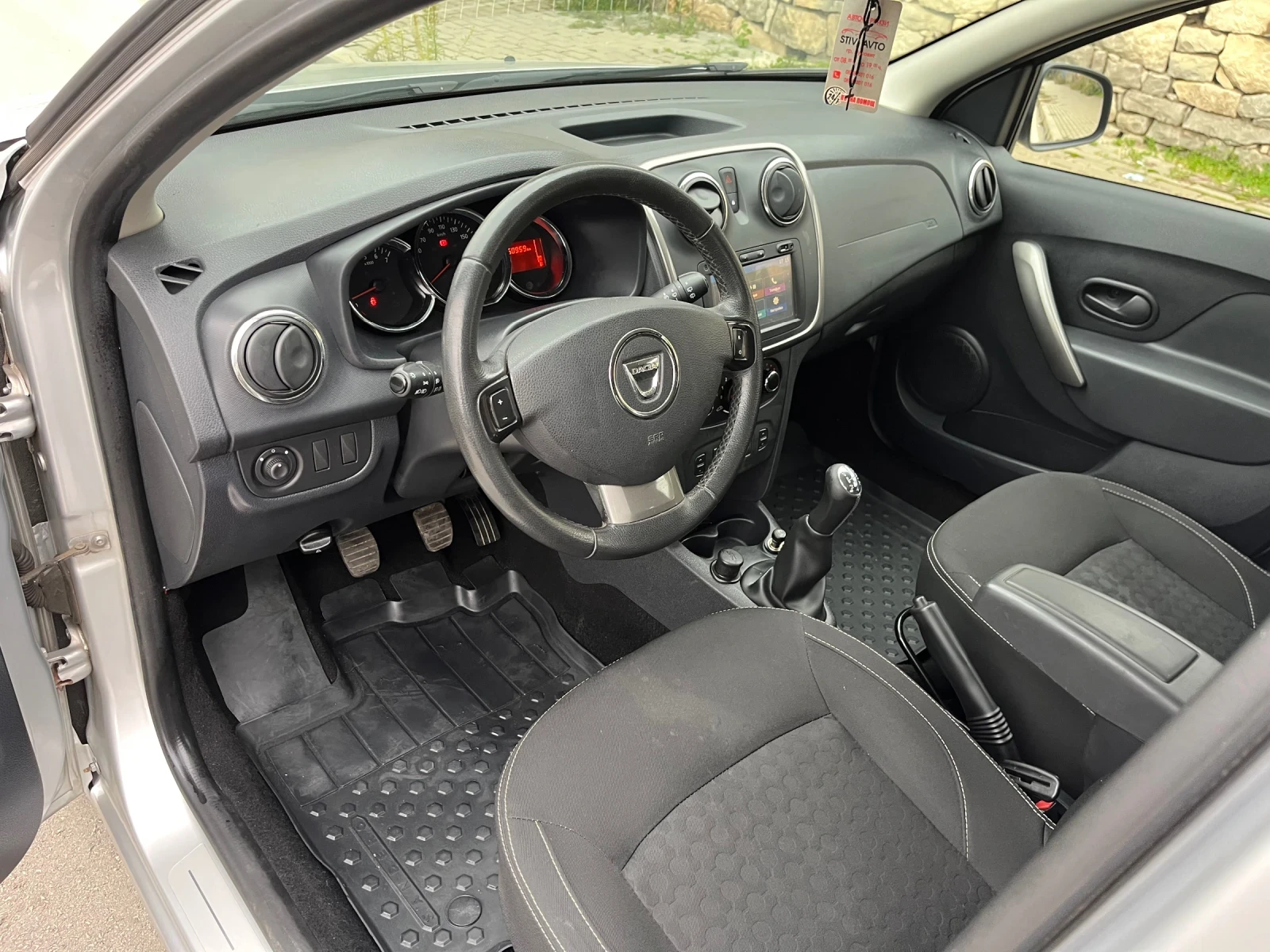 Dacia Sandero 1.2 16V FULL - изображение 5