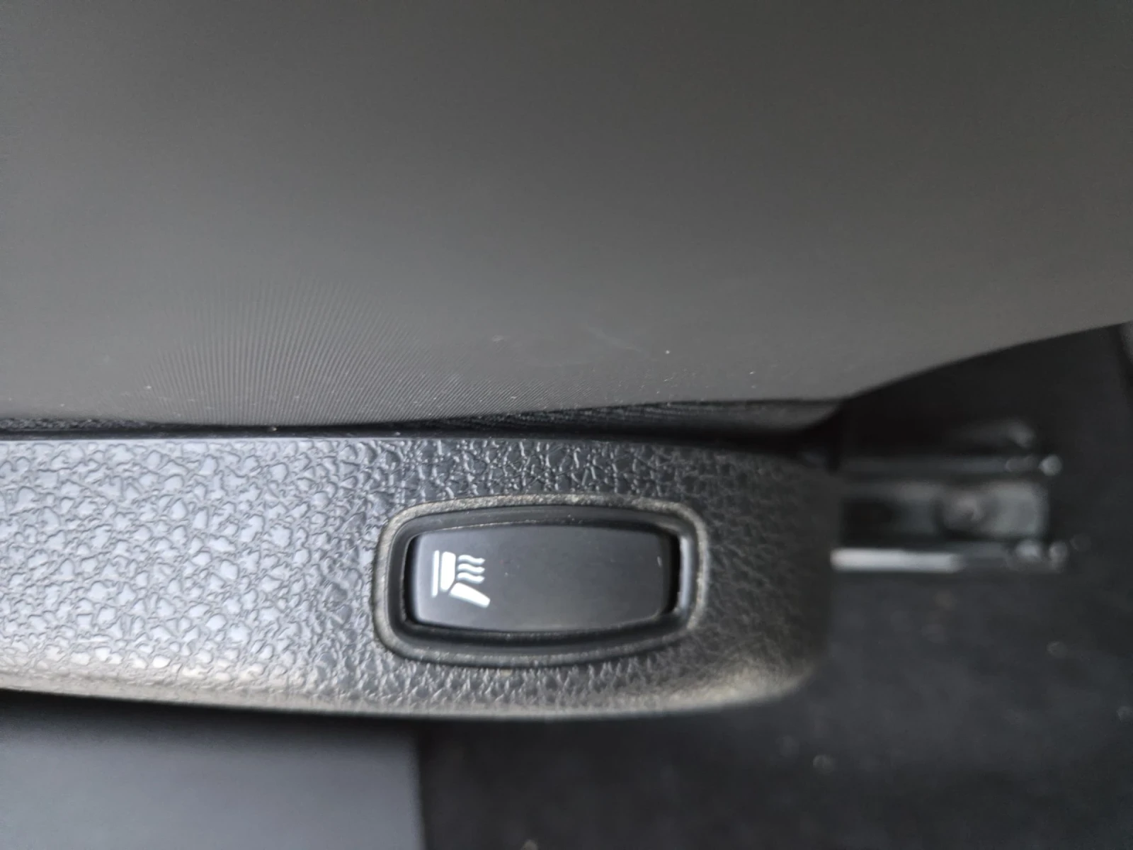 Dacia Lodgy 1.6 (LPG) 7места, снимка 12 - Автомобили и джипове - 53686651