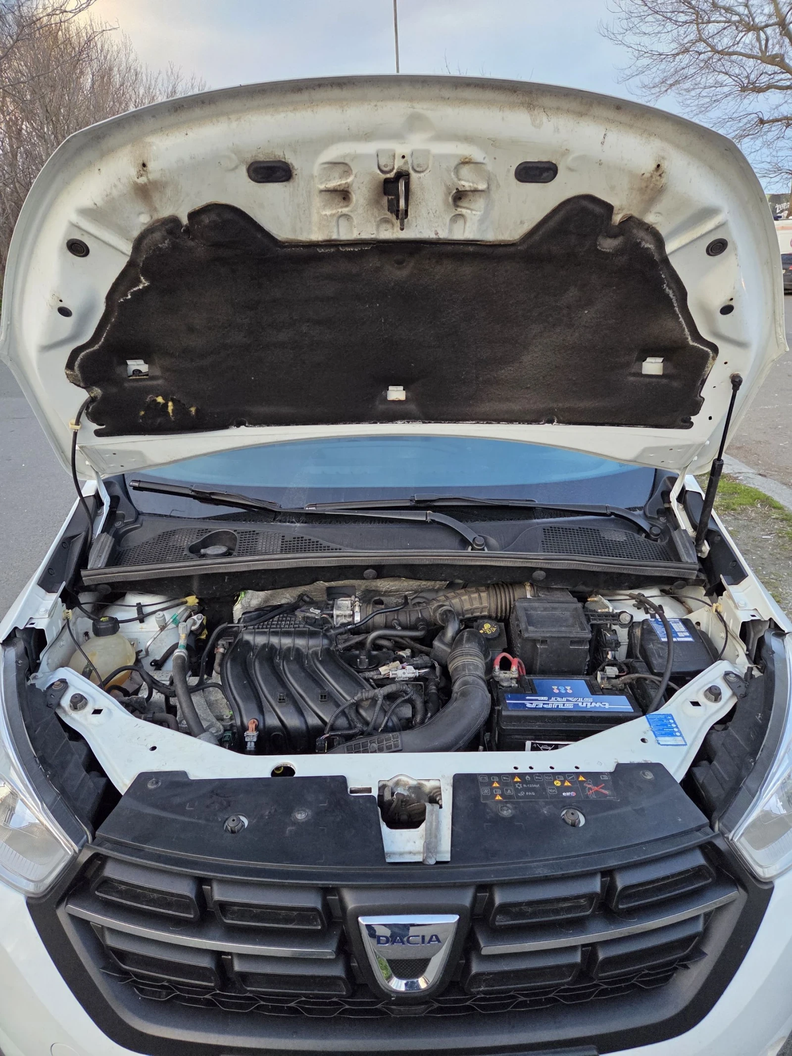 Dacia Lodgy 1.6 (LPG) 7места, снимка 13 - Автомобили и джипове - 53686651