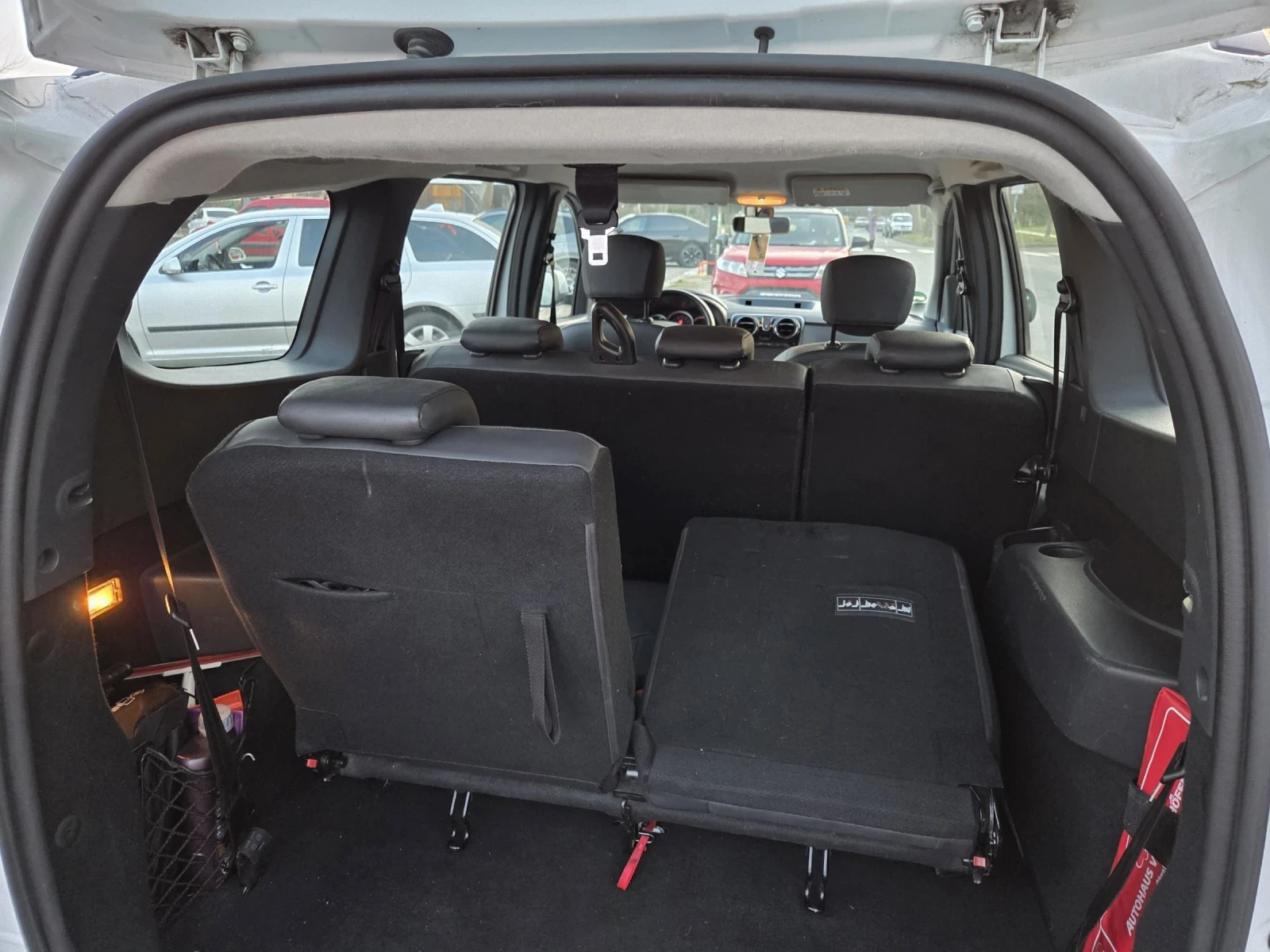 Dacia Lodgy 1.6 (LPG) 7места, снимка 9 - Автомобили и джипове - 53686651