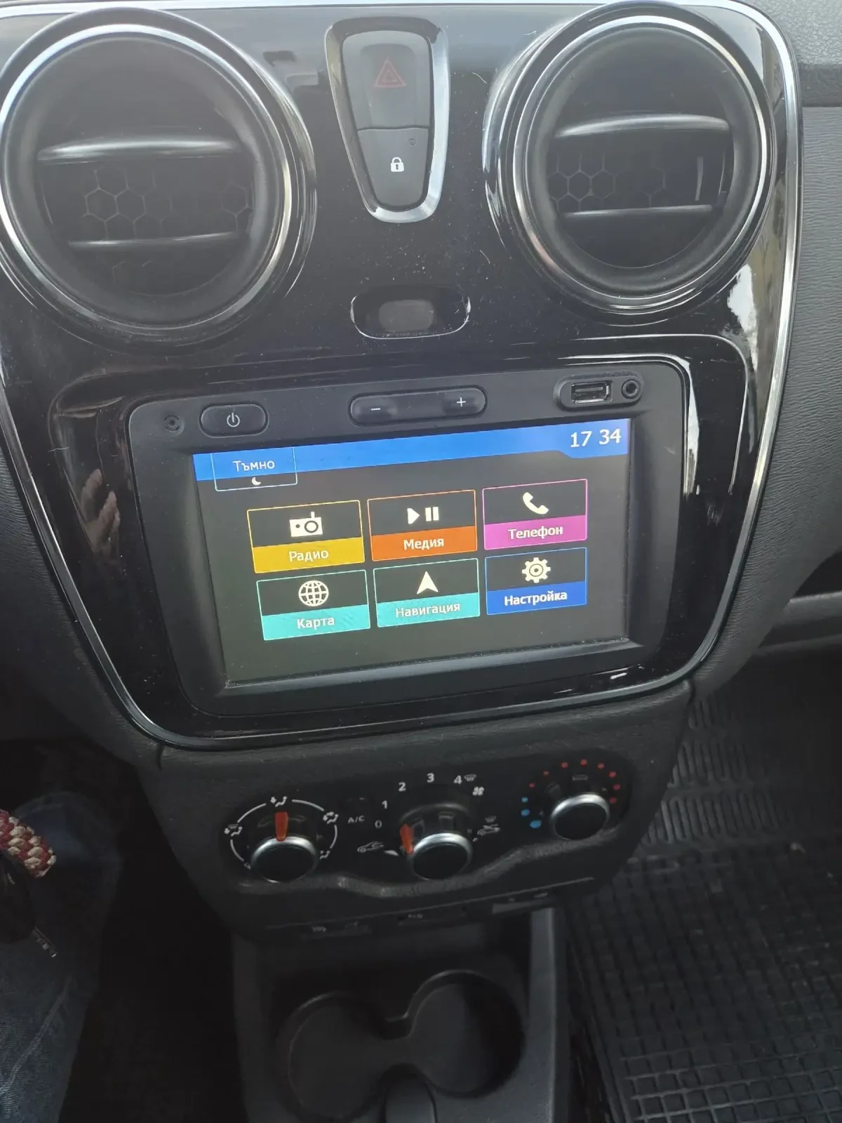 Dacia Lodgy 1.6 (LPG) 7места, снимка 11 - Автомобили и джипове - 53686651