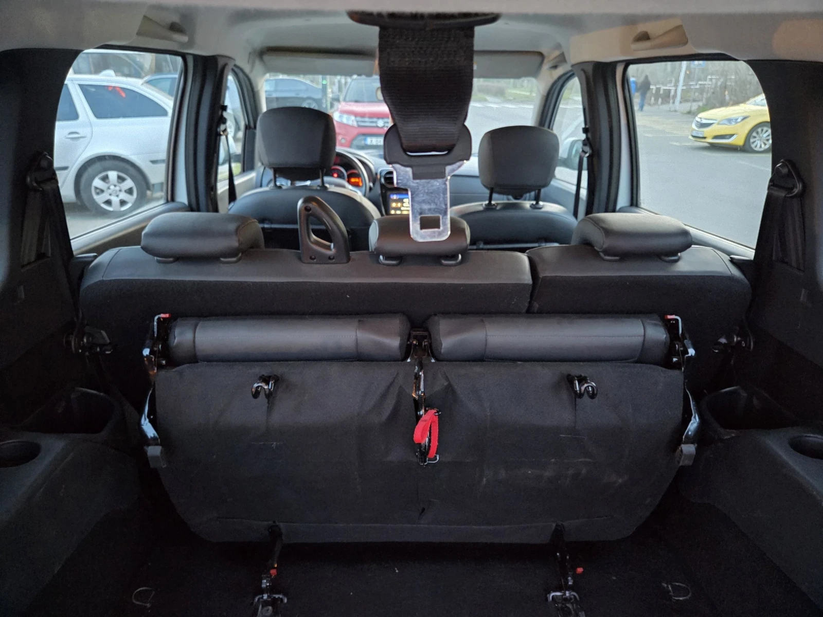 Dacia Lodgy 1.6 (LPG) 7места, снимка 8 - Автомобили и джипове - 53686651