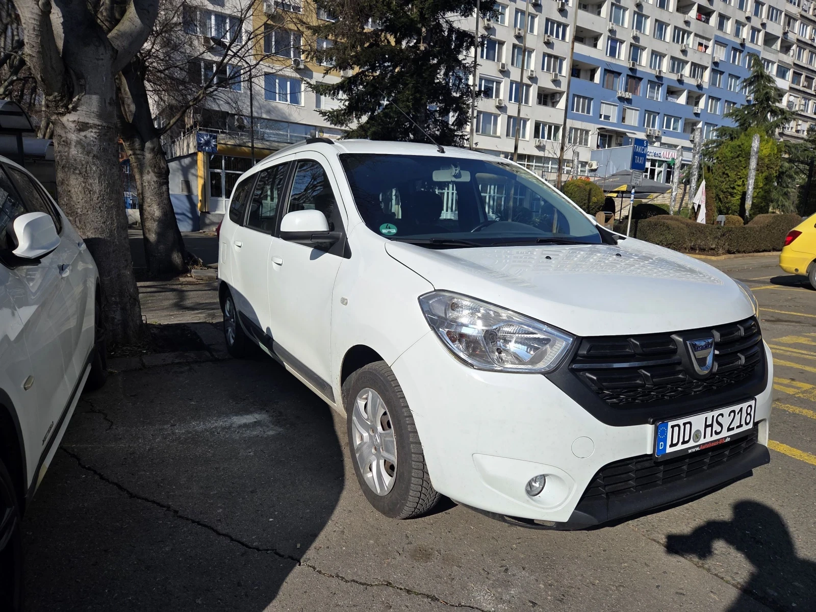 Dacia Lodgy 1.6 (LPG) 7места, снимка 17 - Автомобили и джипове - 53686651