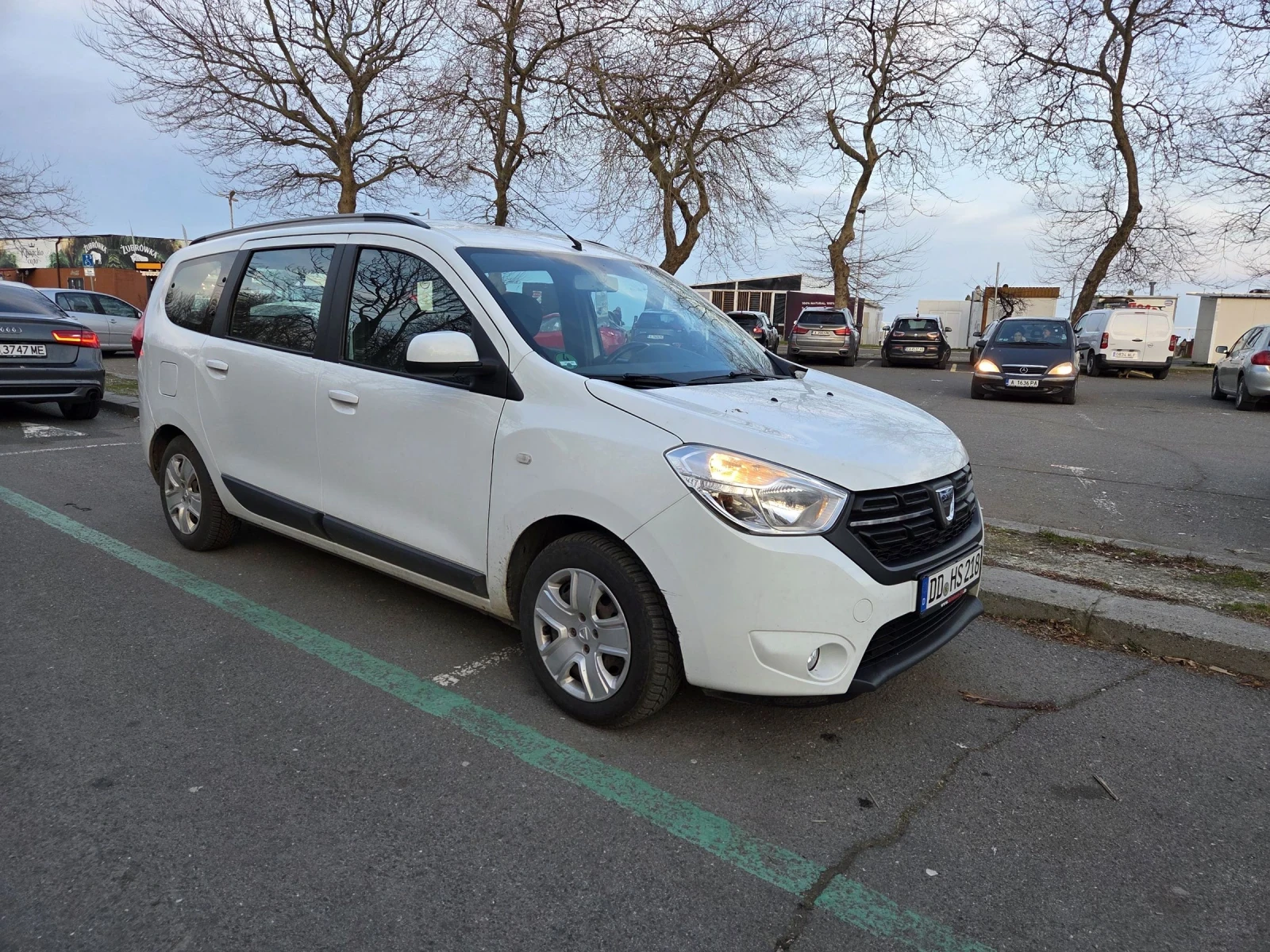 Dacia Lodgy 1.6 (LPG) 7места, снимка 4 - Автомобили и джипове - 53686651