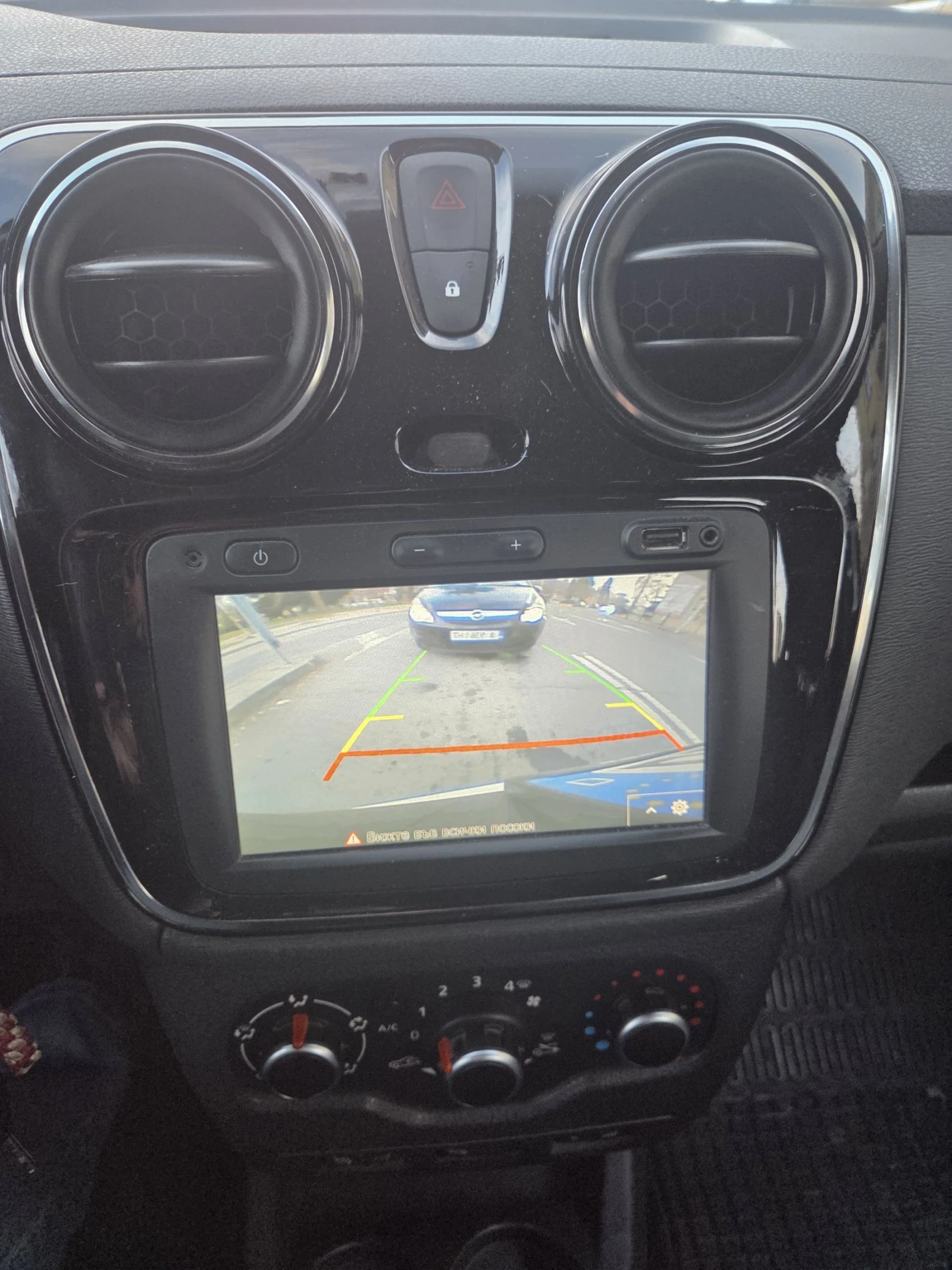 Dacia Lodgy 1.6 (LPG) 7места, снимка 10 - Автомобили и джипове - 53686651