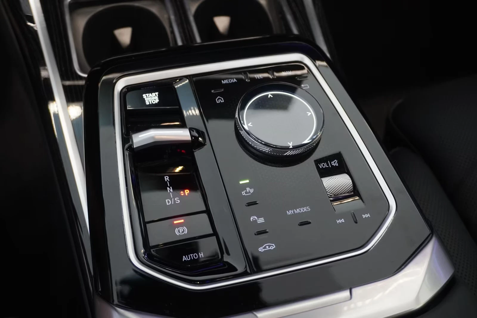 BMW 740 d/xDrive/299HP/M-SPORT/SKY-LOUNGE/360/B&W/869g | Mobile.bg � ����������� 14