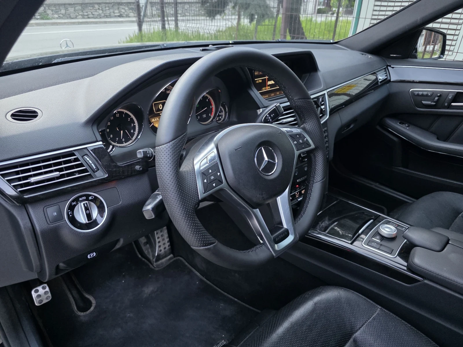 Mercedes-Benz E 350 AMG 4-MATIC 265PS FULL MAX MOTORSCHADEN, снимка 14 - Автомобили и джипове - 54691161