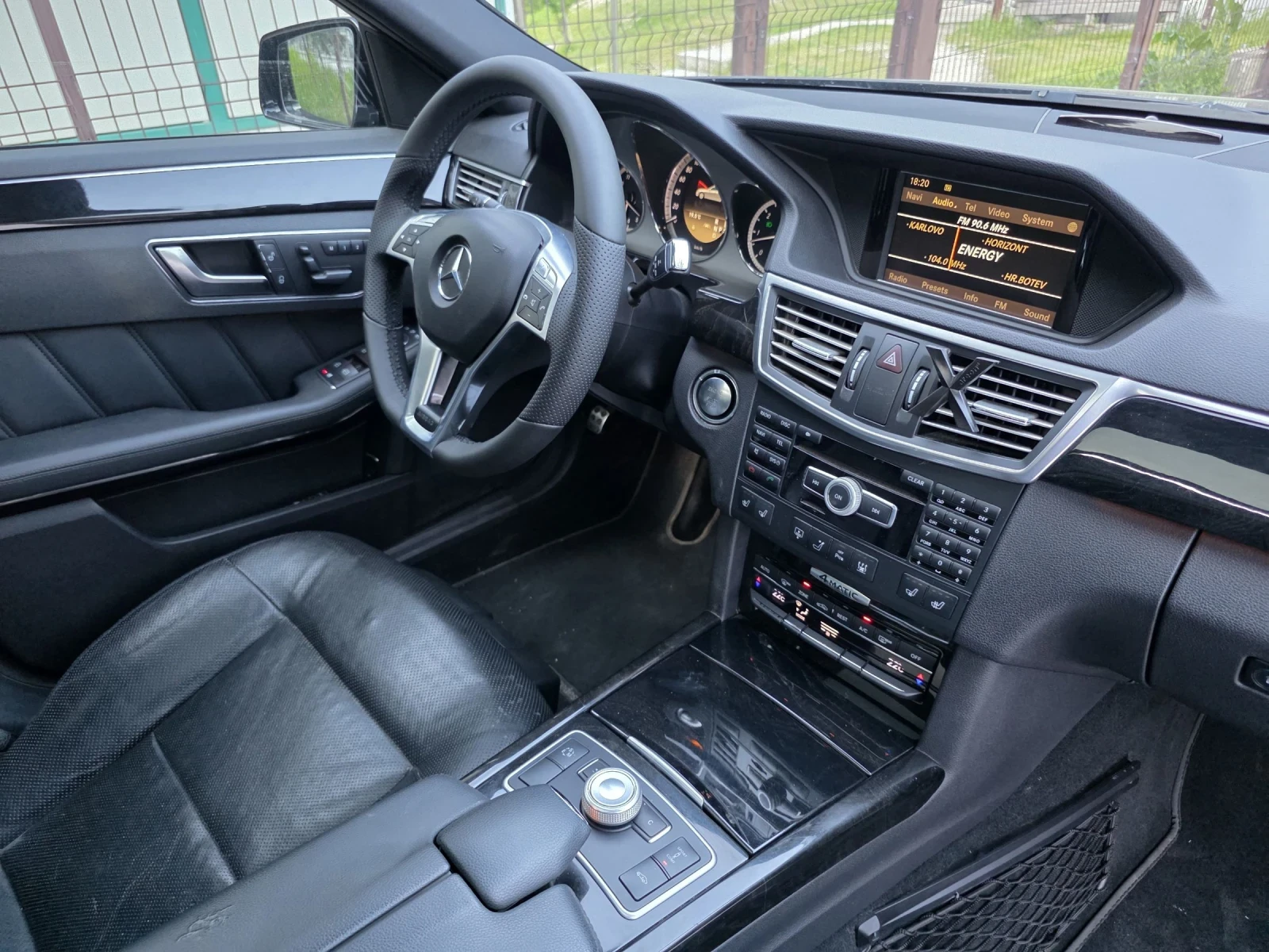 Mercedes-Benz E 350 AMG 4-MATIC 265PS FULL MAX MOTORSCHADEN, снимка 12 - Автомобили и джипове - 54691161