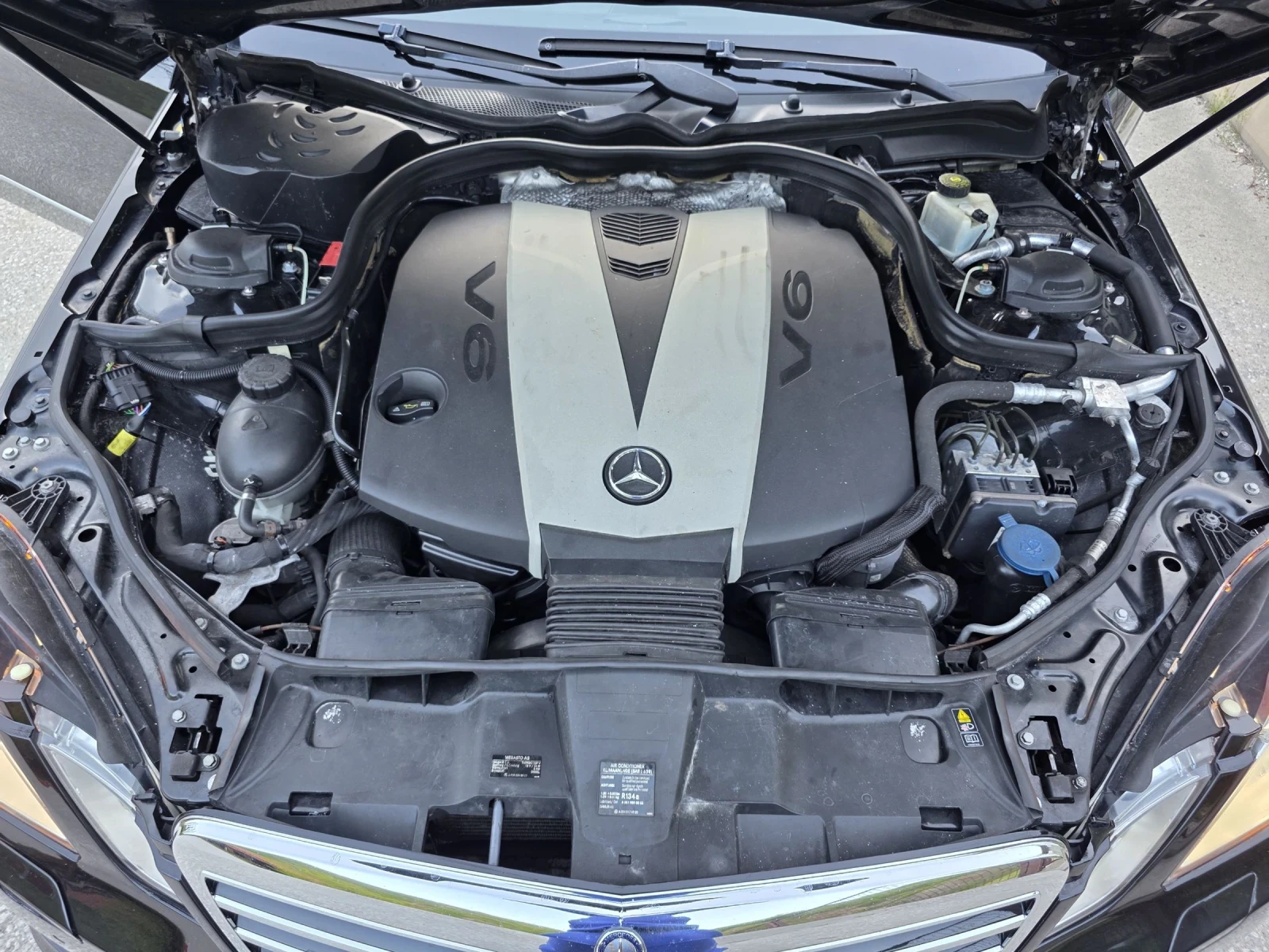 Mercedes-Benz E 350 AMG 4-MATIC 265PS FULL MAX MOTORSCHADEN, снимка 11 - Автомобили и джипове - 54691161