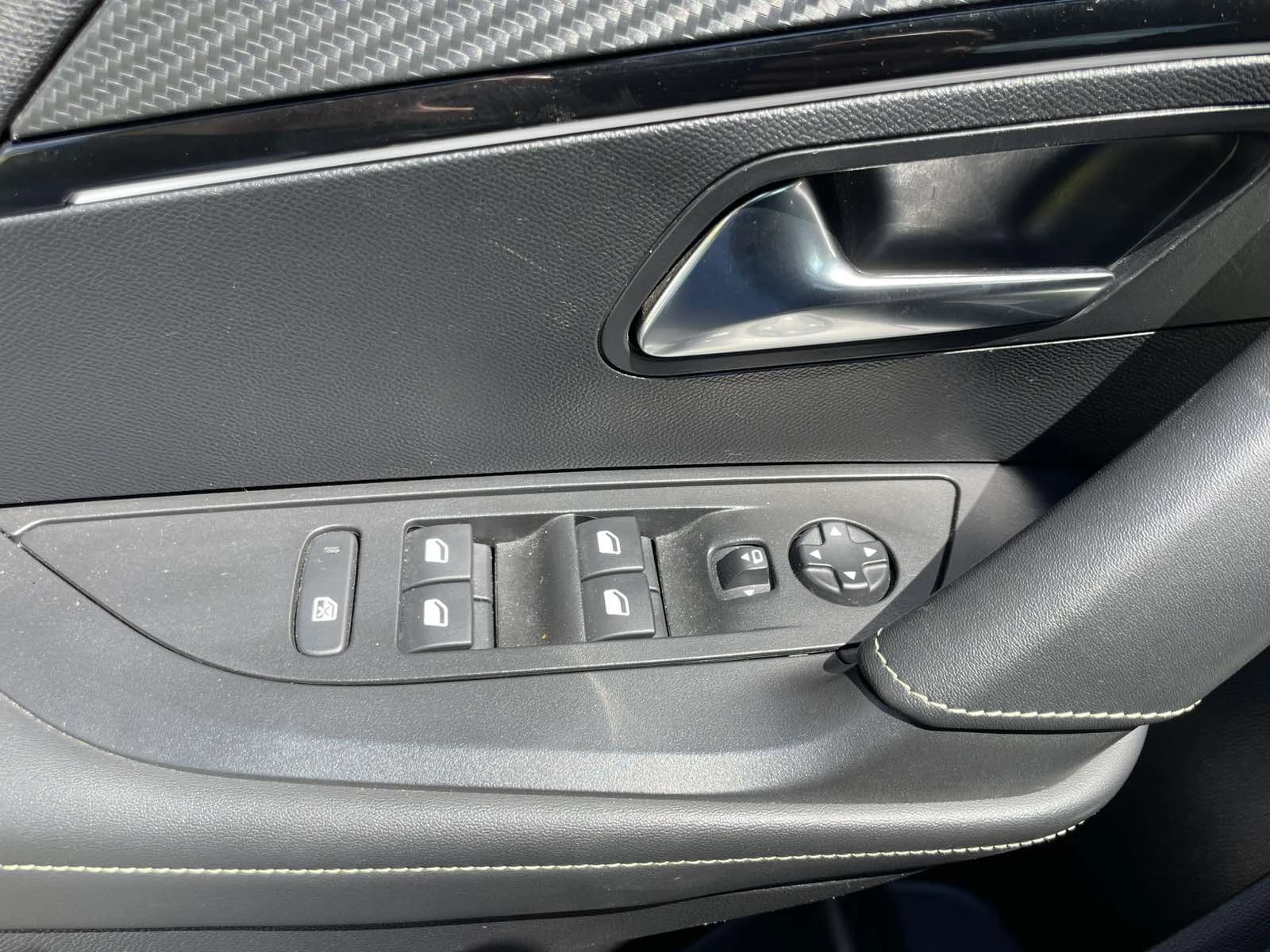Peugeot 2008 GT, снимка 14 - Автомобили и джипове - 55049399