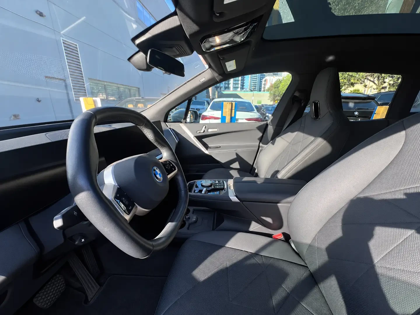 BMW iX / 50 / ЦЕНА ДО БЪЛГАРИЯ С ВСИЧКИ ТАКСИ, снимка 10 - Автомобили и джипове - 56220792
