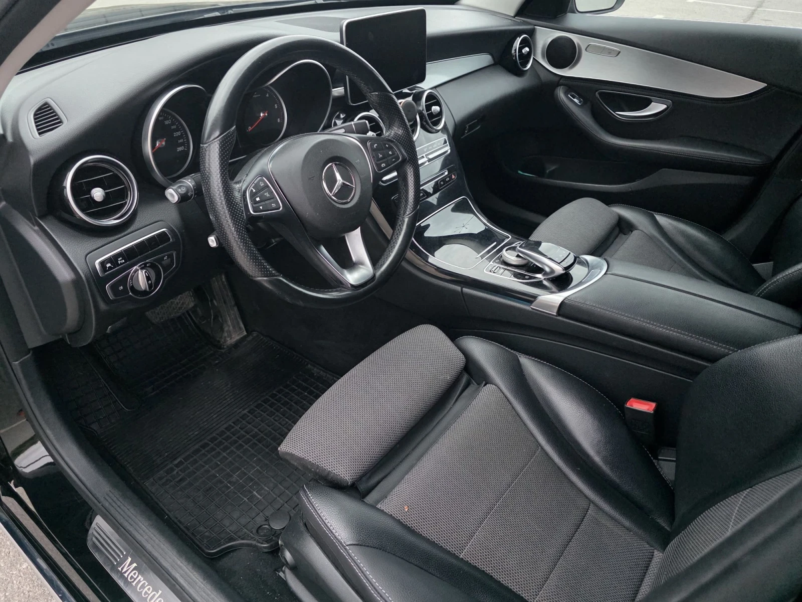 Mercedes-Benz C 250 4MATIC* 18AMG* LINE ASSIST* ПОДГРЕВ* ШВЕЙЦАРИЯ, снимка 9 - Автомобили и джипове - 56227634