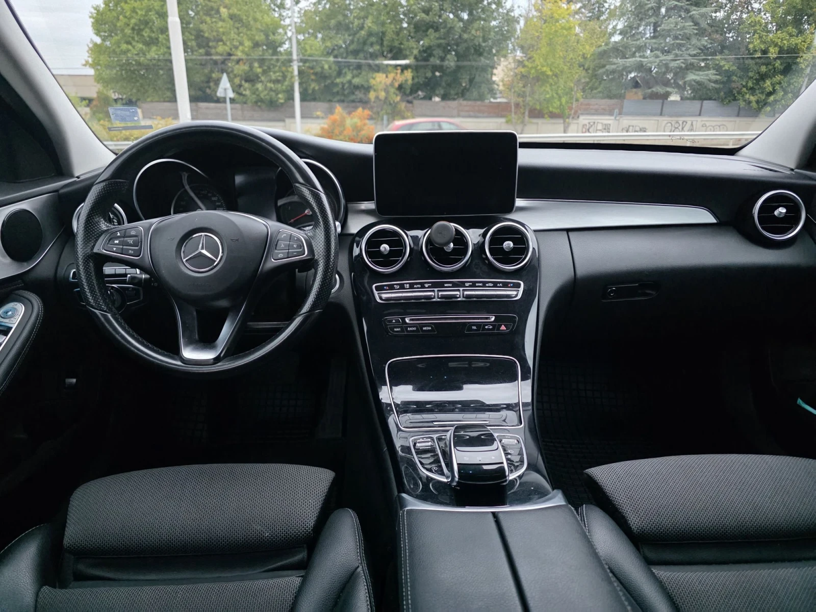 Mercedes-Benz C 250 4MATIC* 18AMG* LINE ASSIST* ПОДГРЕВ* ШВЕЙЦАРИЯ, снимка 11 - Автомобили и джипове - 56227634