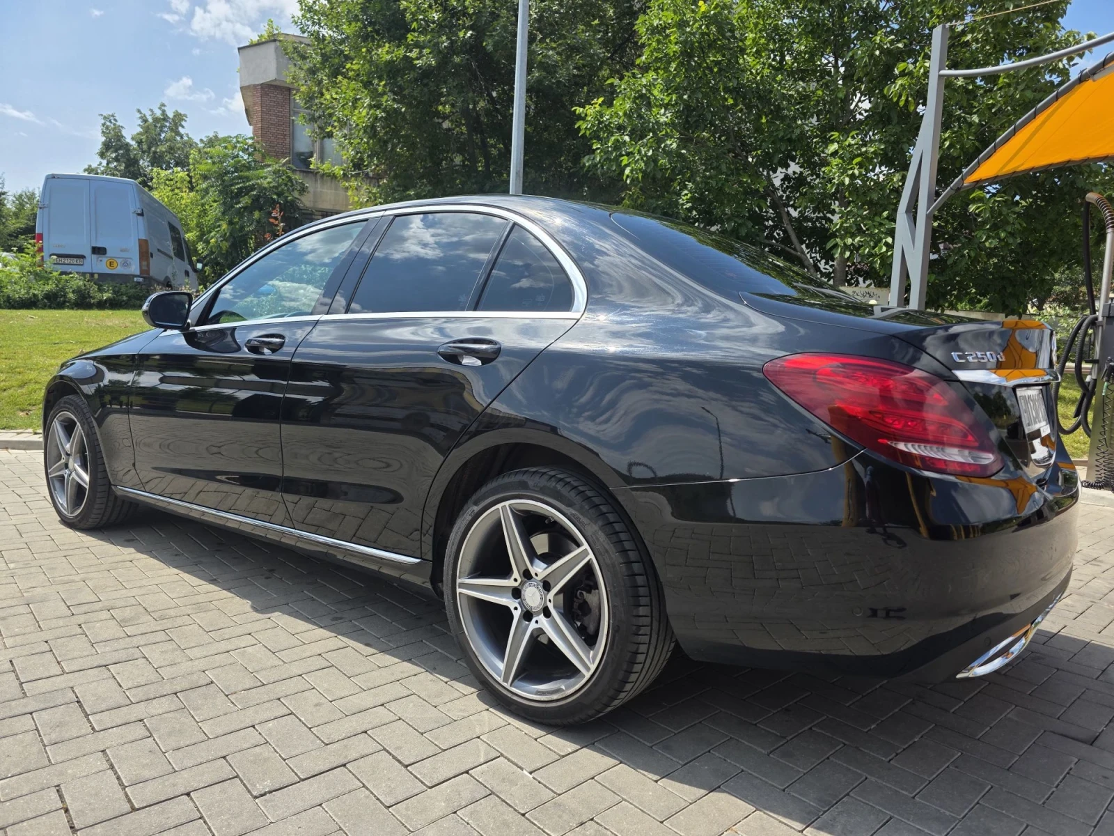 Mercedes-Benz C 250 4MATIC* 18AMG* LINE ASSIST* ПОДГРЕВ* ШВЕЙЦАРИЯ, снимка 4 - Автомобили и джипове - 56227634