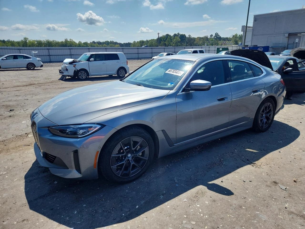 BMW i4 EDRIVE35| HARMAN| DISTRONIC| 360 КАМЕРА| , снимка 3 - Автомобили и джипове - 56362107