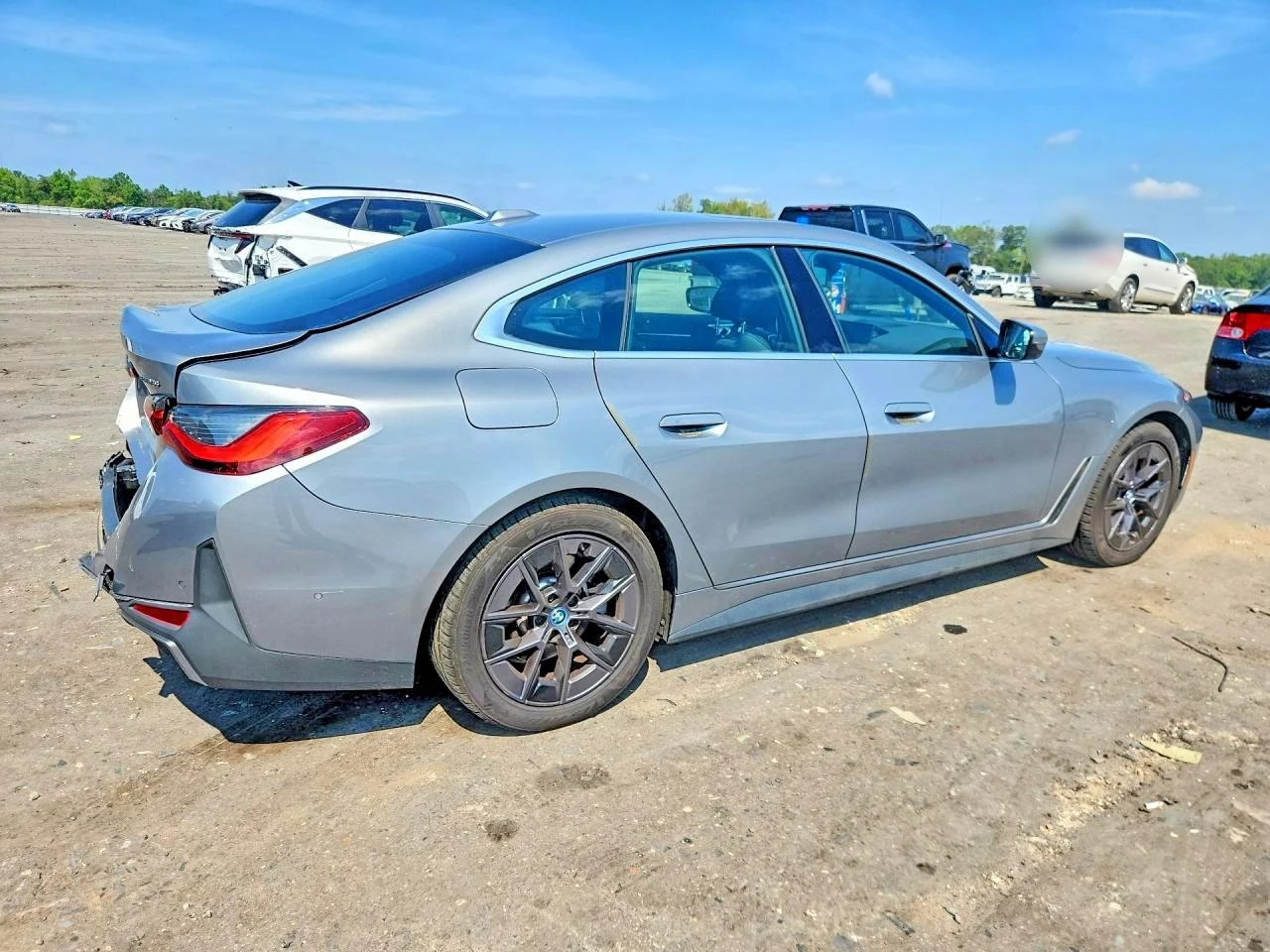 BMW i4 EDRIVE35| HARMAN| DISTRONIC| 360 КАМЕРА| , снимка 6 - Автомобили и джипове - 56362107