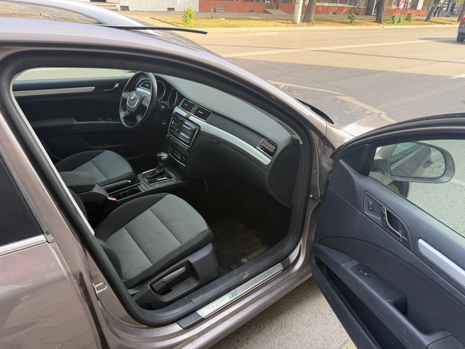 Skoda Superb 2.0tdi Dsg * ������ | Mobile.bg � ����������� 9