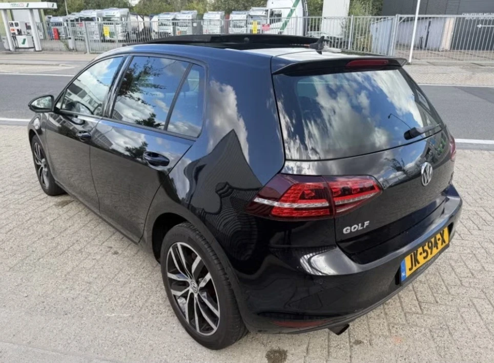 VW Golf 1.6TDI/PANORAMA/AUTOMATIC/ E6, снимка 3 - Автомобили и джипове - 56422937