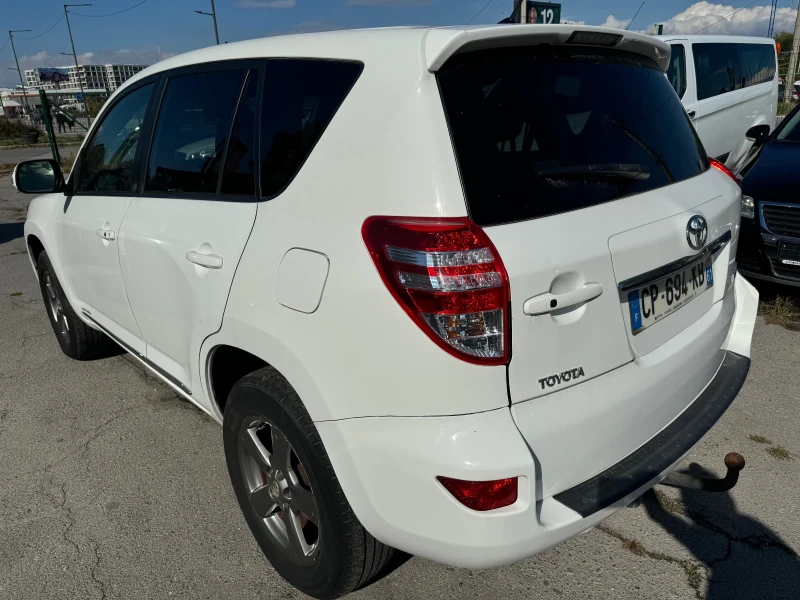 Toyota Rav4 2.2 D4D, снимка 6 - Автомобили и джипове - 47641843