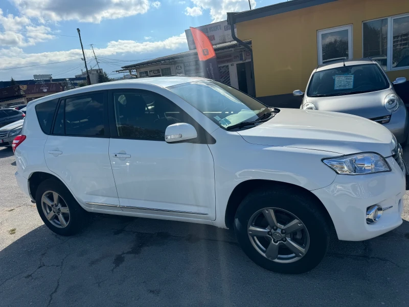 Toyota Rav4 2.2 D4D, снимка 3 - Автомобили и джипове - 47641843