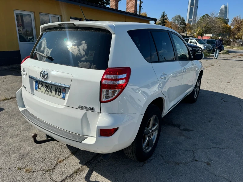 Toyota Rav4 2.2 D4D, снимка 4 - Автомобили и джипове - 47641843