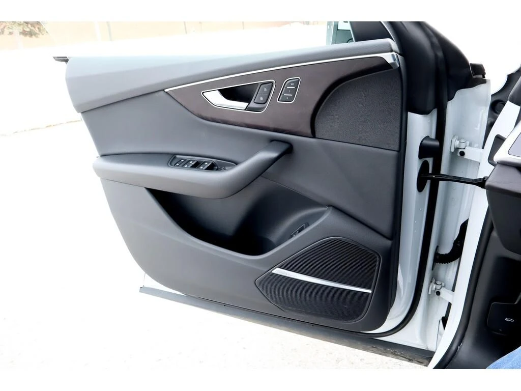 Audi Q8 SLine* Black Optic* B&O* 360* Пано* Обдух* Подгрев - изображение 6